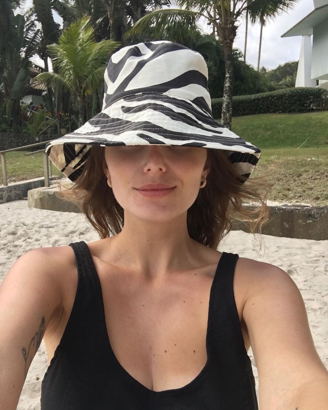 Luana Maitelli com bucket hat. (Foto: Instagram)