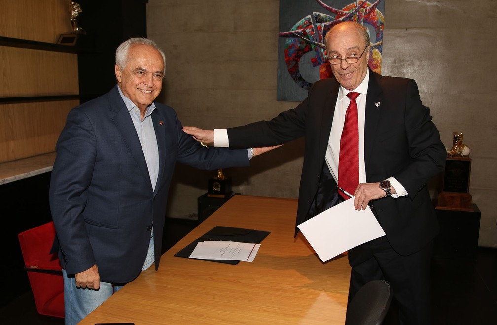 De olho na eleição; Política do São Paulo divide gestão de Leco 