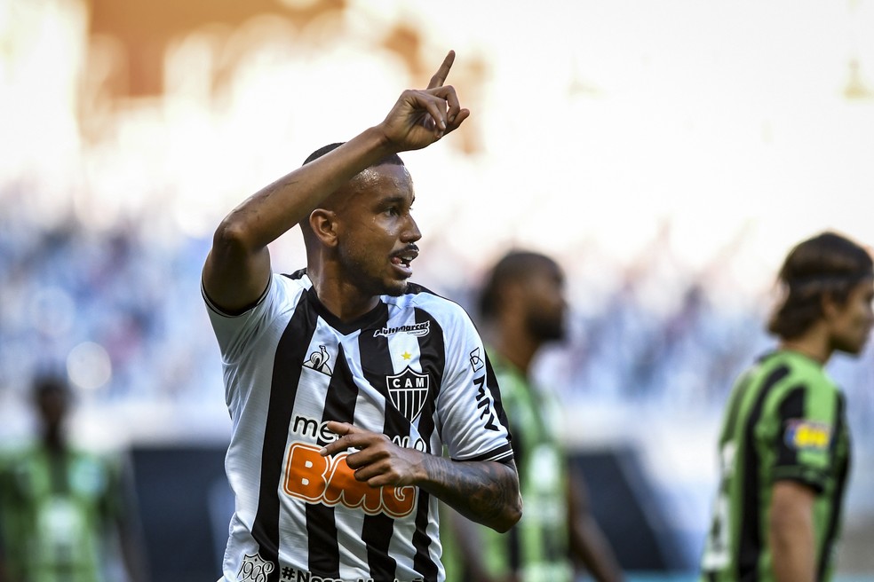 Jair comemora gol no clássico entre Atlético-MG e América-MG — Foto: Agência i7 / Mineirão