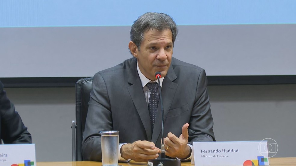 Ministro Fernando Haddad ao anunciar reoneração parcial da gasolina e etanol — Foto: JN