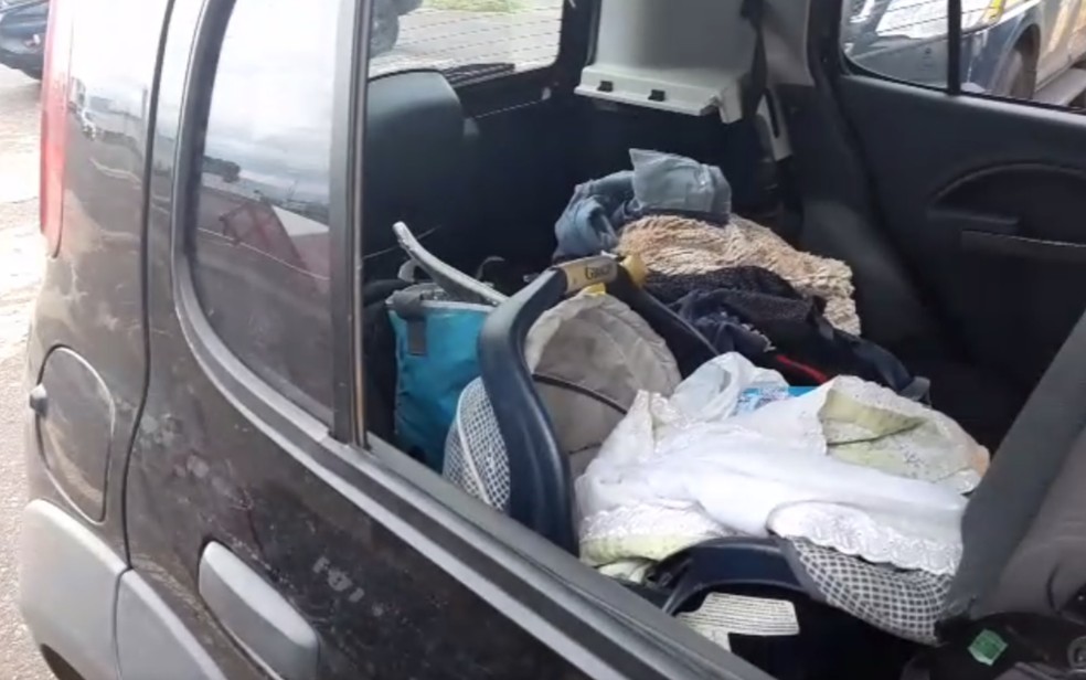 PRF encontra droga sob roupas e objetos de recém-nascido — Foto: Divulgação/PRF