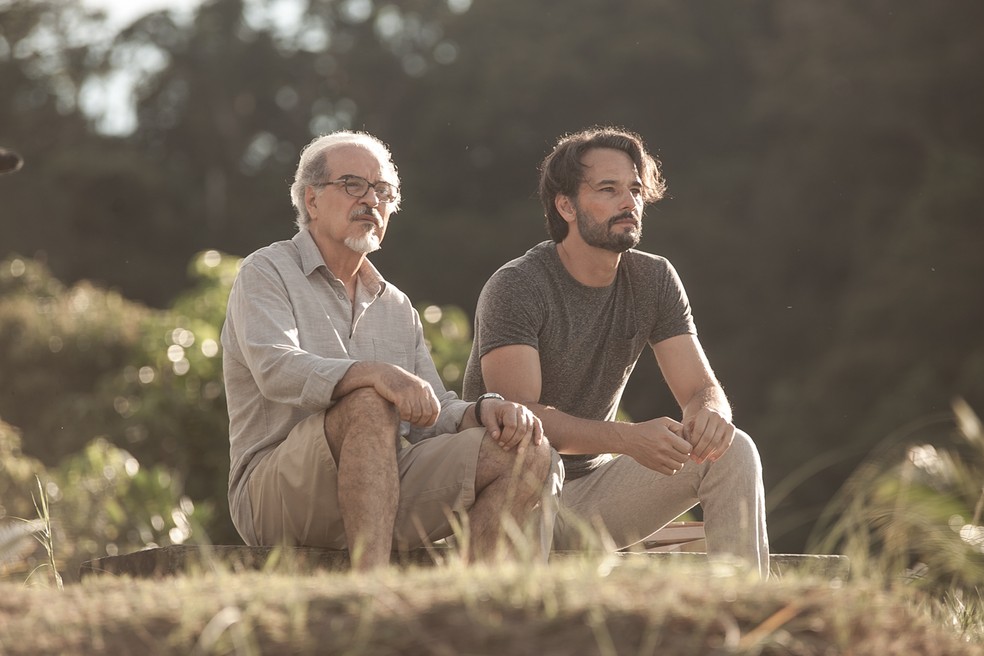 Rodrigo Santoro com GenÃ©zio de Barros em uma das cenas do clipe 'Ocean' (Foto: Marcos Alonso / DivulgaÃ§Ã£o)