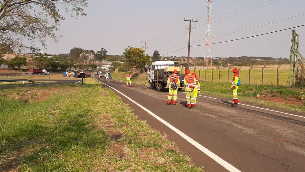Obras interditam alças de acesso da Raposo Tavares em Assis — Foto: Adolfo Lima / TV TEM 