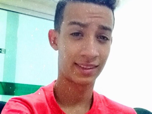 Adolescente Wesner Moreira da Silva morreu após ser machucado com mangueira em lava-jato (Foto: Reprodução/Facebook)