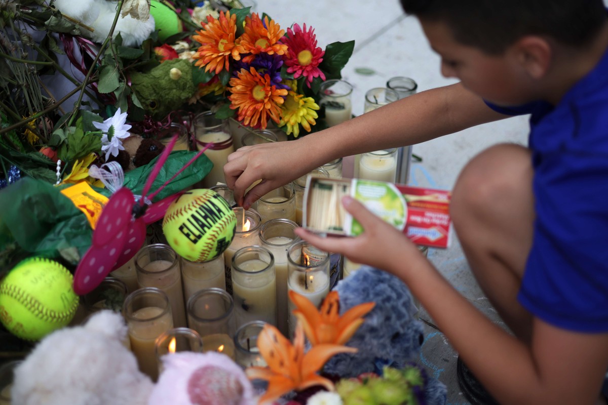 Ataque a tiros deixa tr&ecirc;s mortos e 11 feridos nos EUA