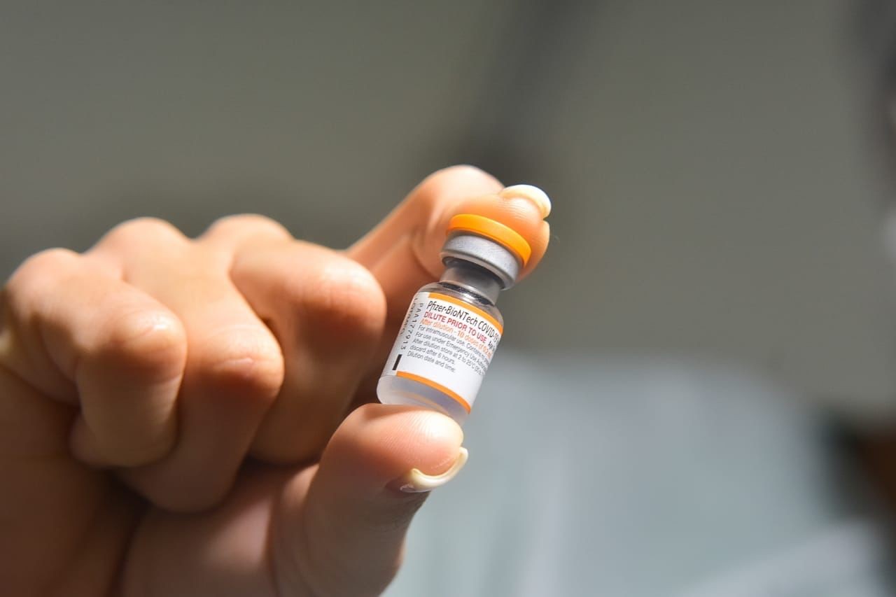 Pfizer recomenda monitoramento de sinais vitais de crianças que receberam vacinas de adulto em Lucena, PB