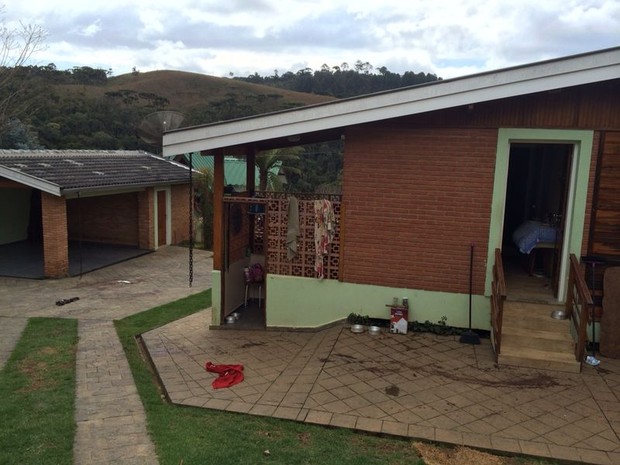 Idosa foi atacada pelos cães dentro de casa. (Foto: Divulgação/Polícia)