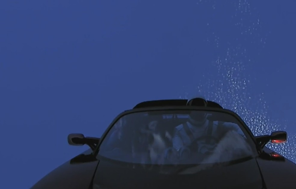 SpaceX mostra Tesla Roadster no espaço (Foto: Reprodução/Youtube)