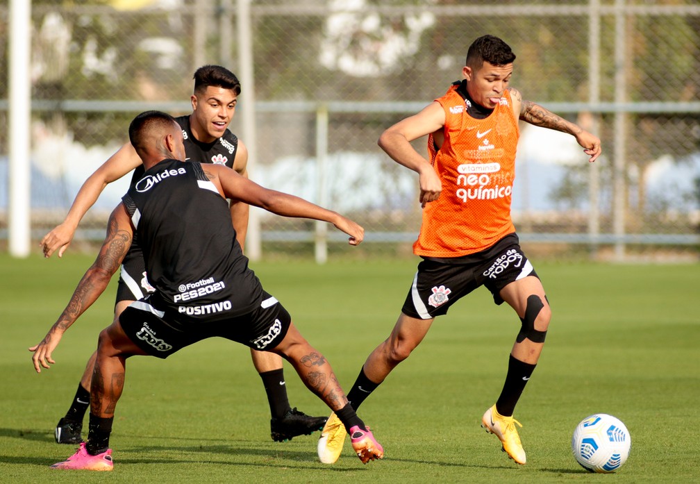 Adson em treino do Corinthians na ltima semana  Foto: Rodrigo Coca/Ag. Corinthians