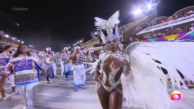 Rainha de Bateria da Acadêmicos de Vigário Geral tem neto de 3 anos