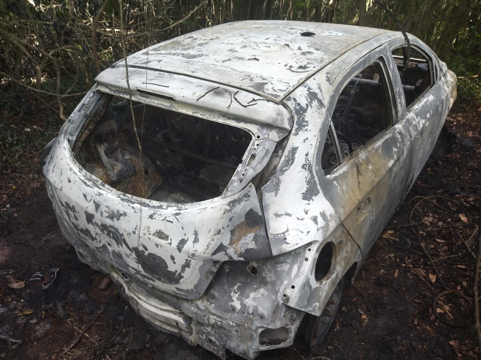 Polícia investiga desaparecimento de motorista de aplicativo após carro ser encontrado incendiado em Caçapava