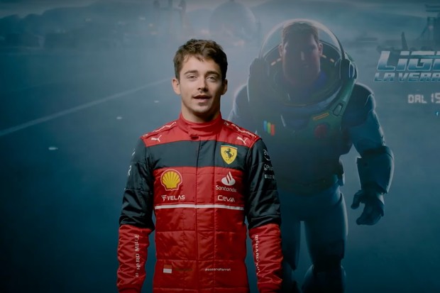 Charles Leclerc, piloto da Ferrari, fará uma participação especial da versão italiana do filme (Foto: Reprodução / Youtube)