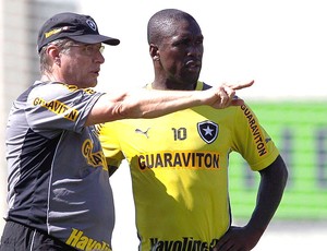 Oswaldo de Oliveira e Seedorf treino Botafogo (Foto: Cezar Loureiro / Agência O Globo)