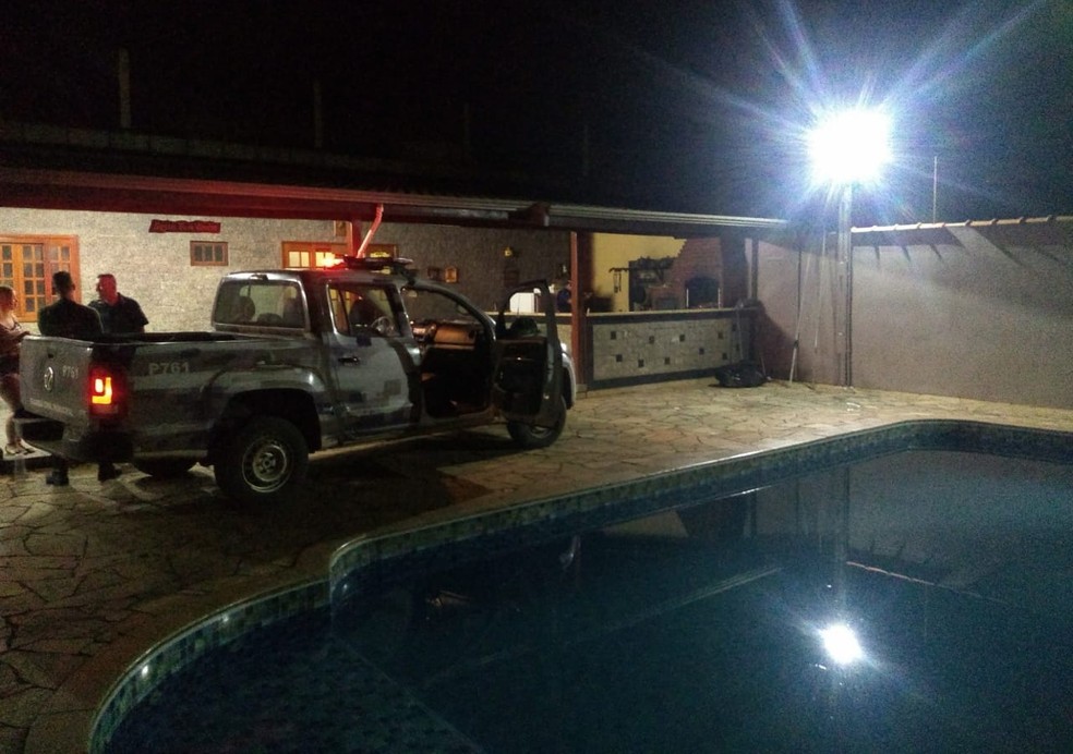 Guardas flagraram 'baile funk' em chácara de Limeira — Foto: GCM Limeira/Divulgação