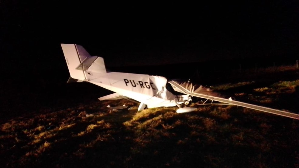 Aeronave caiu e deixou dois feridos em Quadra (SP) — Foto: Arquivo Pessoal