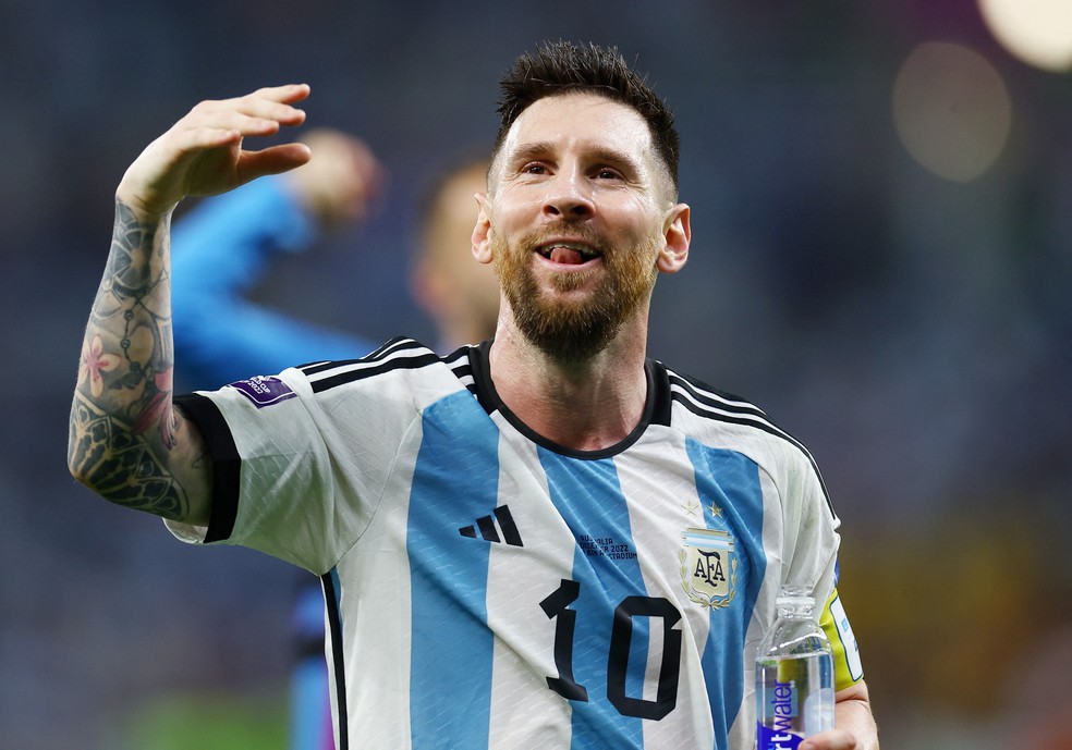Lionel Messi celebra vitória da Argentina sobre o México — Foto: Kai Pfaffenbach/Reuters