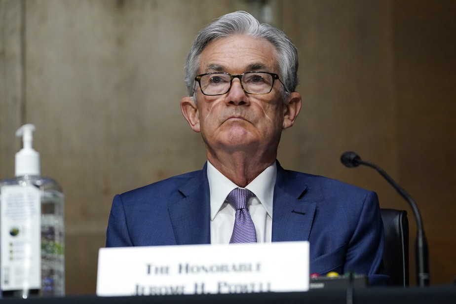 O presidente do Federal Reserve (Fed, o banco central dos Estados Unidos), Jerome Powell, fala ao Comitê Financeiro do Senado americano, em Washington (2/12/2020)