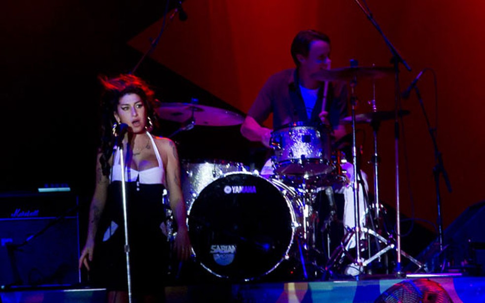 Amy Winehouse durante show em São Paulo — Foto: Mateus Mondini/G1