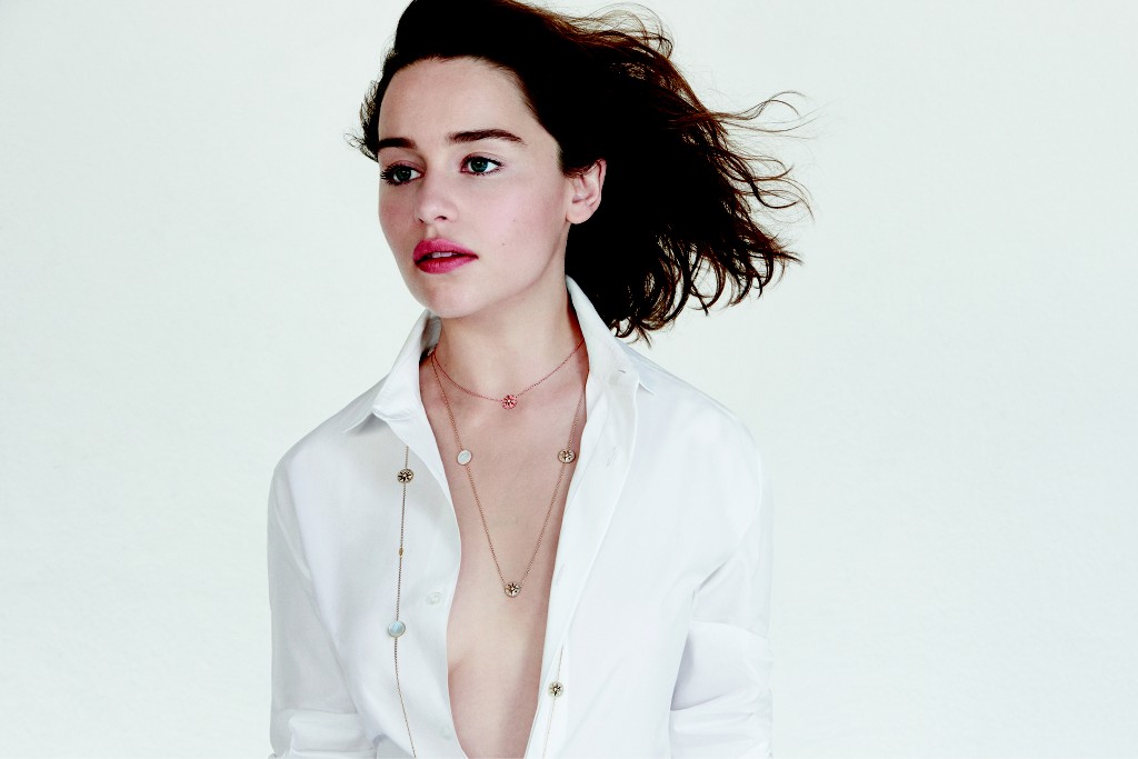 Emilia Clarke estrela nova campanha de joias da Dior (Foto: Divulgação)