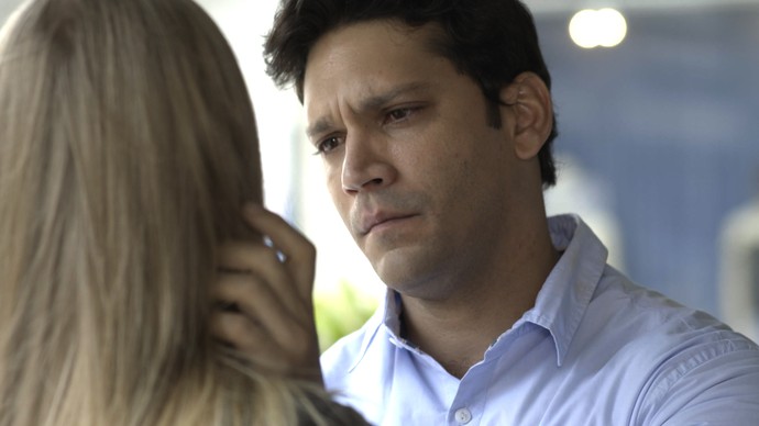 Bruno atende pedido de Salete e procura Jéssica para conversar (Foto: TV Globo)