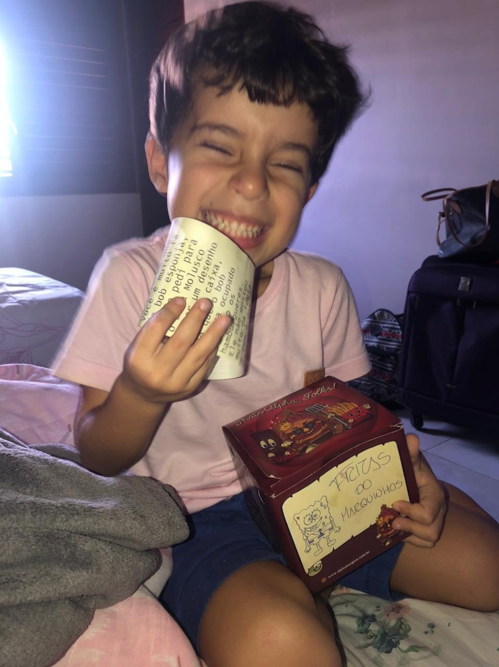 Hamburgueria enviou desenho do Bob esponja e carta do Sirigejo em caixa de lanche para criança em Maceió, Alagoas — Foto: Arquivo Pessoal