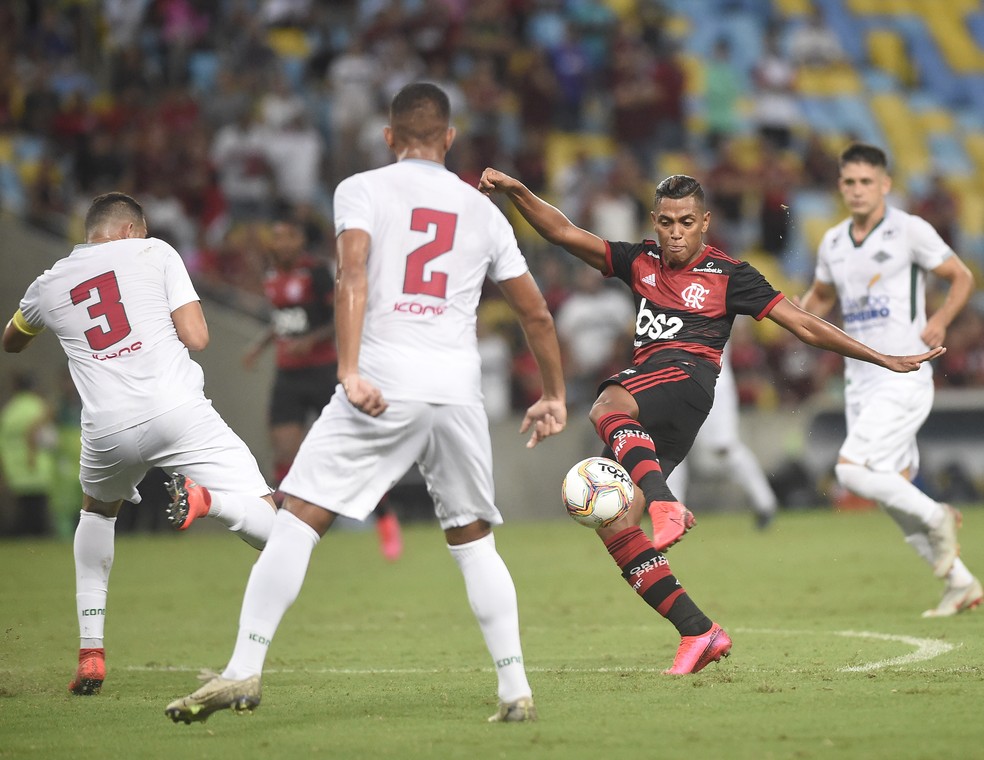 Pedro Rocha em sua única partida pelo Flamengo até o momento, contra a Cabofriense — Foto: André Durão