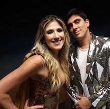 Atravs de tutes, Marcelo Adnet se desculpou com Dani Calabresa aps ser flagrado com outra mulher em um bar no Leblon em 2014. O relacionamento durou at 2017  Foto: TV Globo