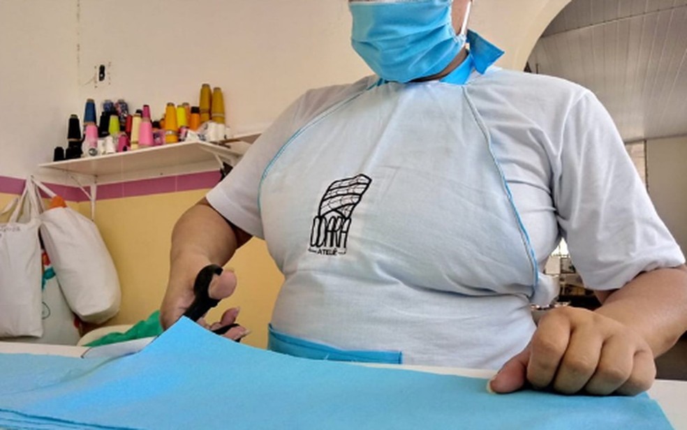 Internas do Prefem (SE) produzem máscaras durante a pandemia — Foto: Sejuc/SE/Divulgação