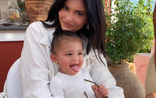 Kylie Jenner Mostra O Novo Carrinho Grifado De Stormi Vogue Celebridade Kylie Jenner Mostra O Novo Carrinho Grifado De Stormi Vogue Celebridade