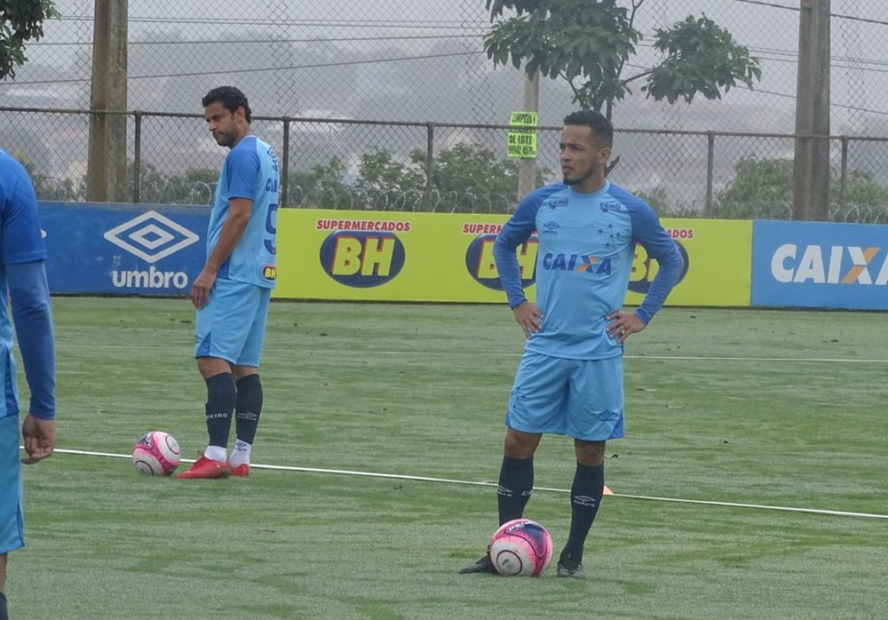 Após susto, Rafinha volta a treinar, e Thiago Neves deixa o campo mais cedo