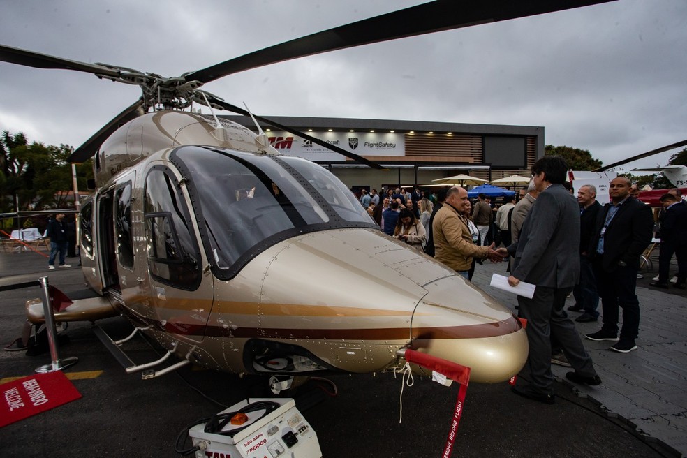 Helicóptero Bell 429 BLG, com capacidade para 8 pessoas, comercializado pela Latam por mais de 7 milhões de dólares — Foto: Edilson Dantas