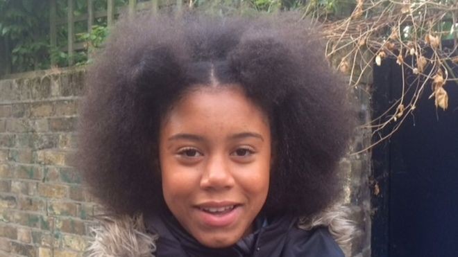 BBC - Ruby foi mandada pela primeira vez para casa por sua escola por causa de seu cabelo quando tinha 14 anos (Foto: Arquivo pessoal/BBC)
