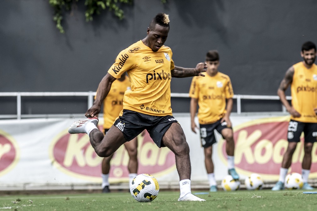 Jhojan Julio durante treino do Santos — Foto: Ivan Storti/Santos FC
