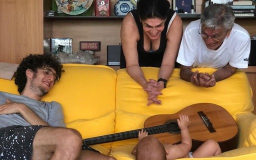 Caetano Veloso se declara ao neto em seu aniversário: "Presente absoluto"