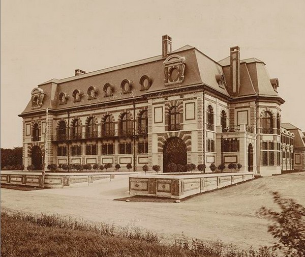 A mansão de 1894 que abrigou o casamento da atriz Jennifer Lawrence com o empresário Cooke Maroney (Foto: Instagram)