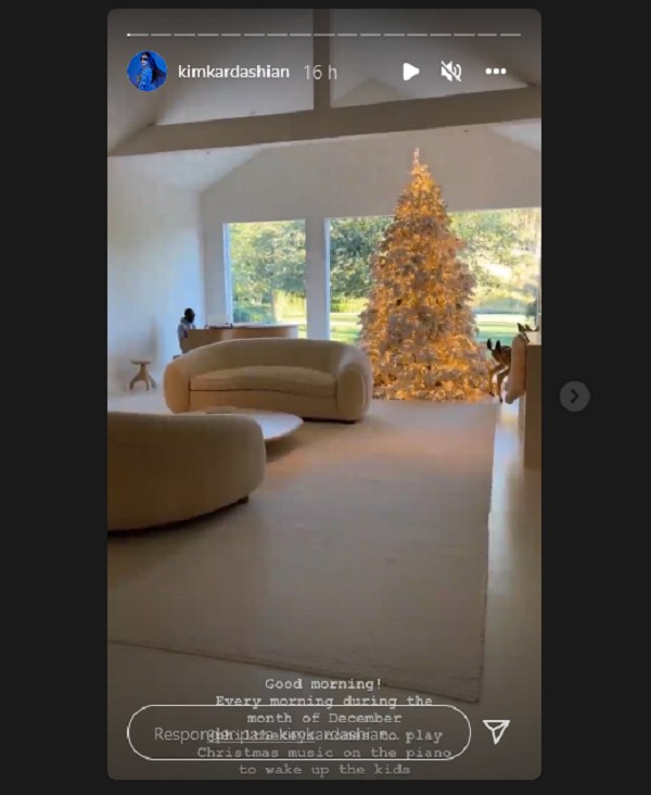 O pianista Philip Cornish trabalhando na casa da socialite Kim Kardashian (Foto: Instagram)