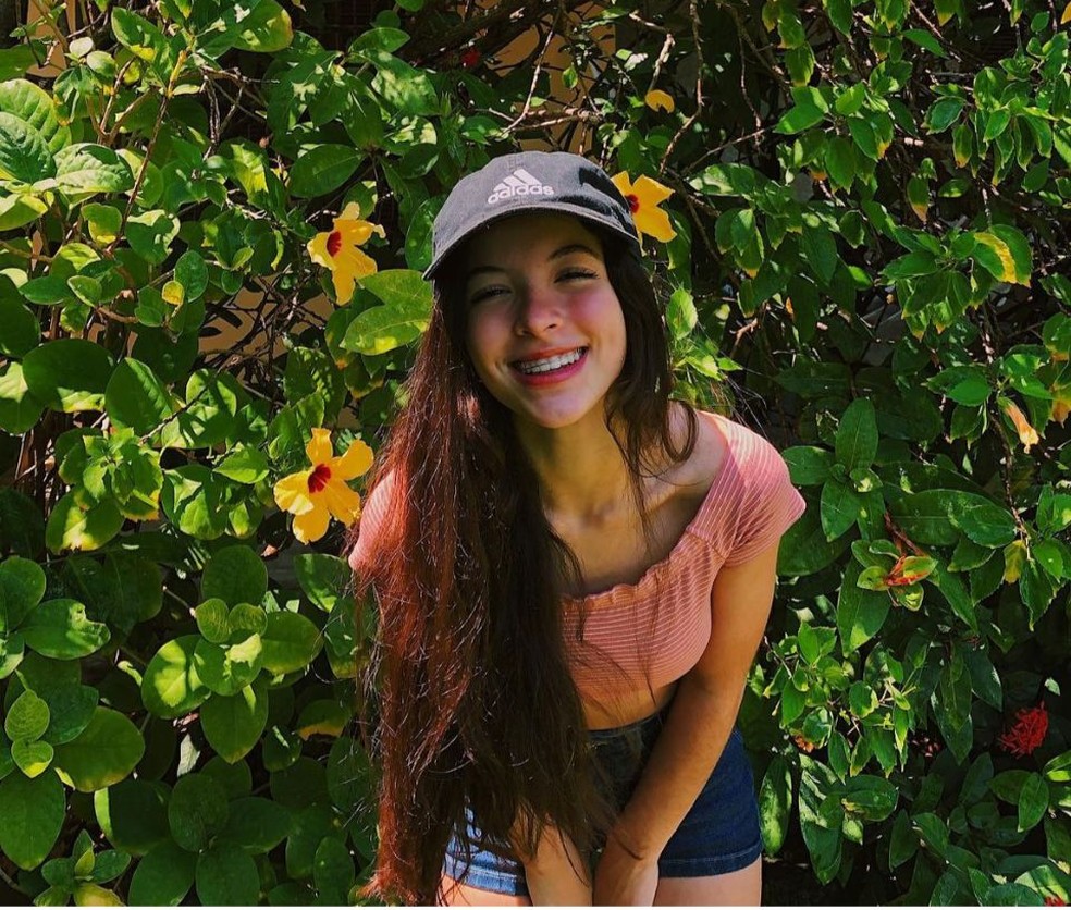 A estudante Luana Perdigão, de 16 anos, já queria tirar o título de eleitor, mas o apelo de influencers foi um "incentivo a mais" — Foto: Divulgação