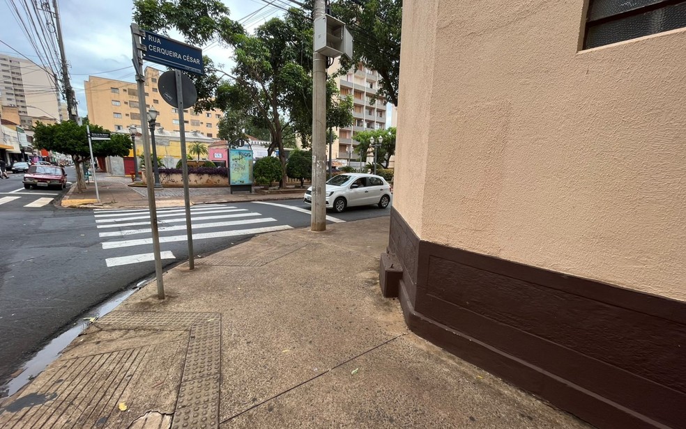 Local em que bolsa com R$ 7 mil foi encontrada por atendente em Ribeirão Preto, SP — Foto: Naiana Kennedy/CBN Ribeirão Preto