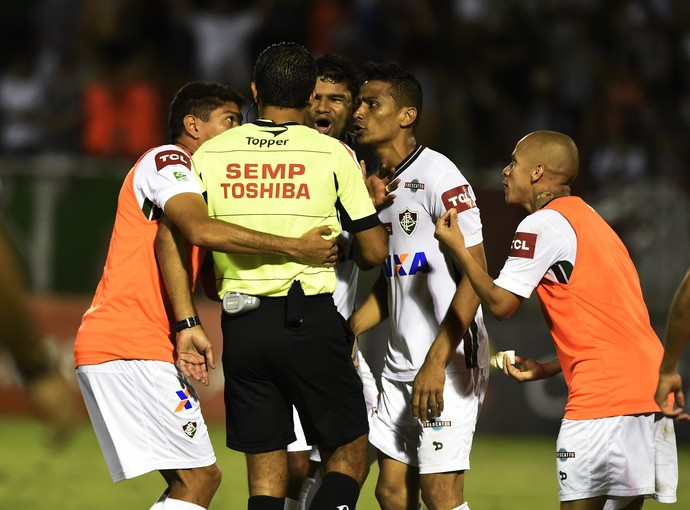 fla-flu confusão gol henrique (Foto: André Durão / GloboEsporte.com)