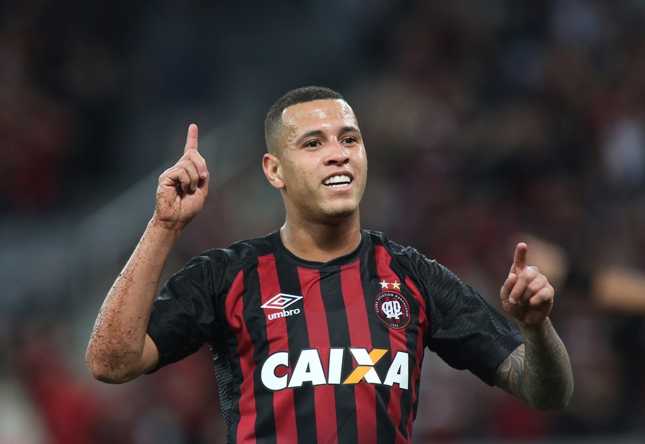 Sidcley rescinde com AtlÃ©tico-PR e Corinthians, e aceita proposta do DÃ­namo