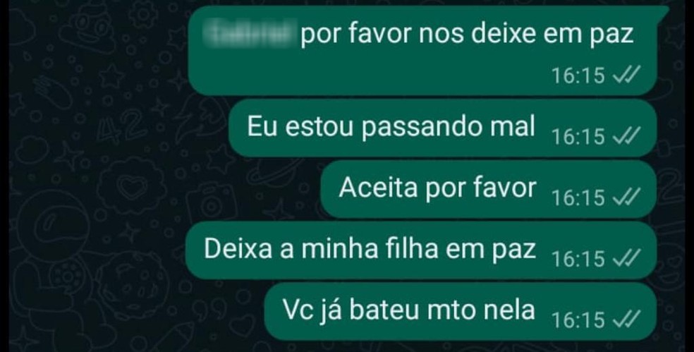Em mensagens, mãe que encontrou filha com nome do ex tatuado no rosto pede que ele aceite o fim do namoro — Foto: Arquivo pessoal
