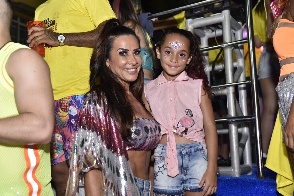 Scheila Carvalho curte o show de Tony Salles com a filha. â?? Foto: Elias Dantas/Ag. Haack