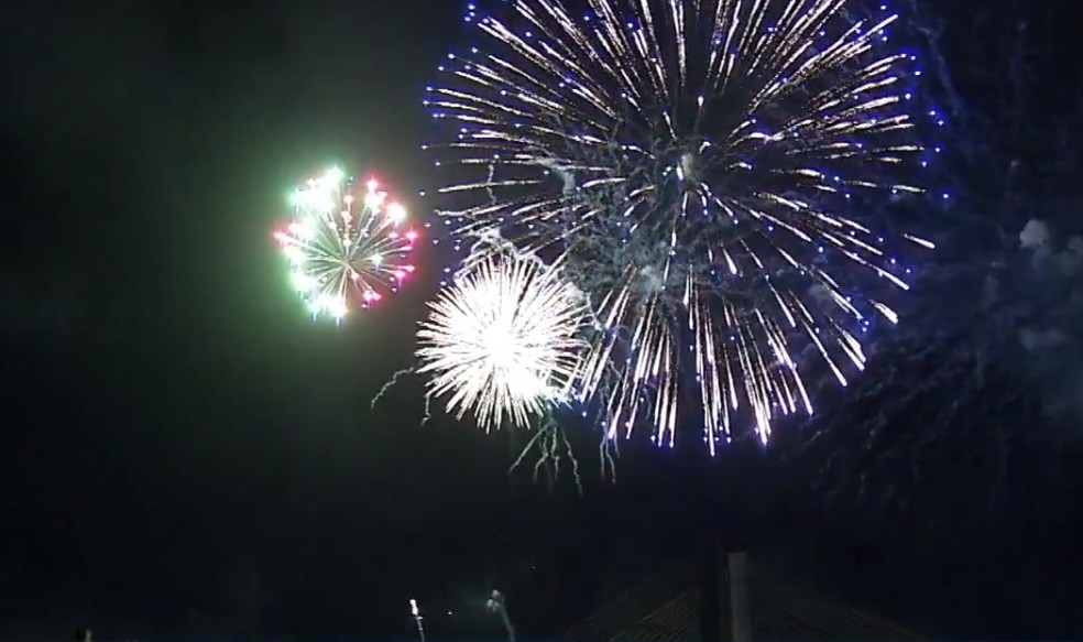 Fogos na chegada de 2022 em Natal — Foto: Reprodução/Inter TV Cabugi