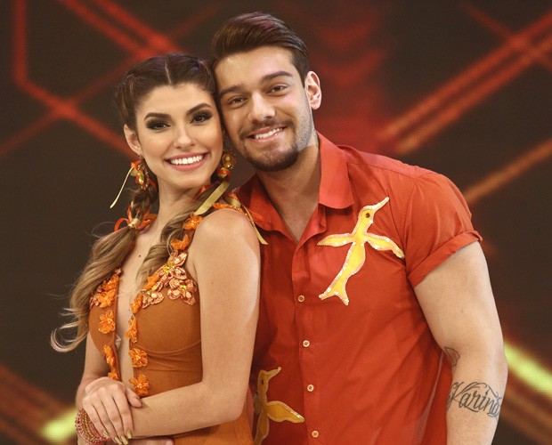Lucas Lucco confirma paquera com Ana Paula Guedes nos bastidores do 'Dança' (Foto: Fábio Rocha/TV Globo)