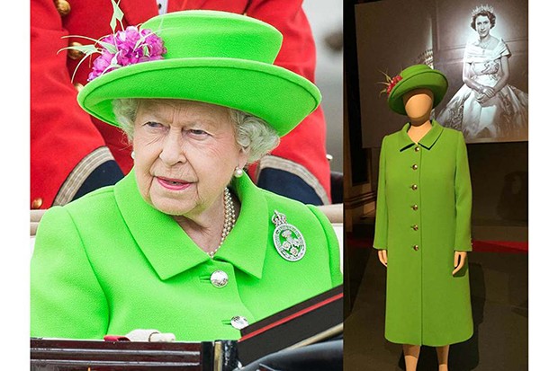 The Queen wears a wool-crepe and silk dress and coat by Stewart Parvin and wool-crepe hat by Rachel Trevor-Morgan to the Trooping the Colour, the official celebration of Her Majesty's 90th birthday in June 2016. Every year she pins The Brigade of Guards Brooch, from her grandmother, Queen Mary, to her coat for this occasion. (Foto: Getty (left) and @SuzyMenkesVogue)