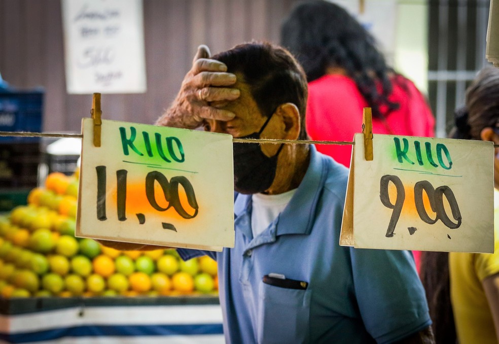  Brasil é um caso raro de país com taxas de dois dígitos de inflação, juros e desemprego. — Foto: Aloisio Mauricio/Fotoarena/Estadão Conteúdo