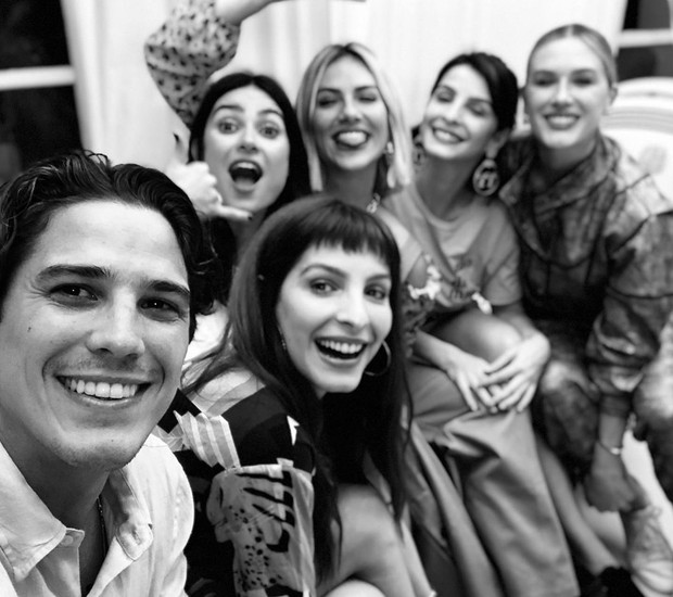 Romulo Arantes Neto, Michelle Batista, Thaila Ayala, Giovanna Ewbank, Giselle Batista e Fiorella Mattheis (Foto: Reprodução/Instagram)