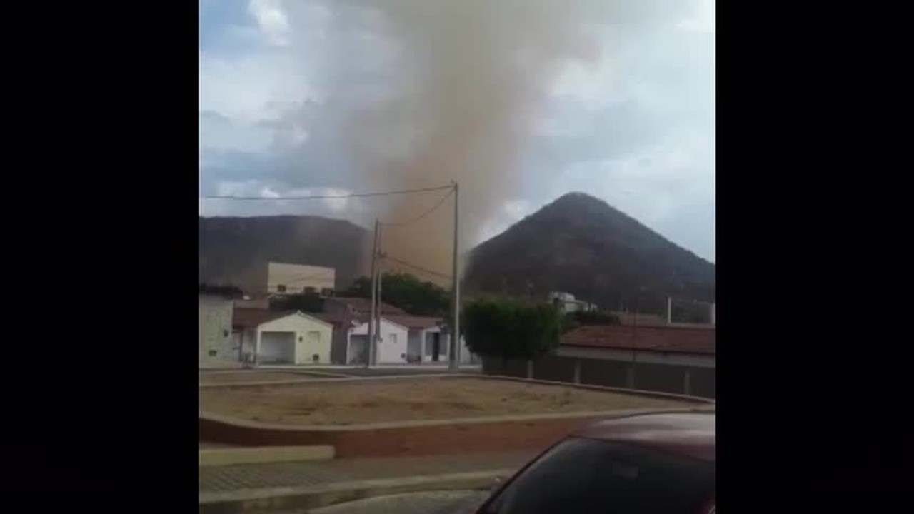 Vídeo mostra 'mini tornado' em município do interior do RN