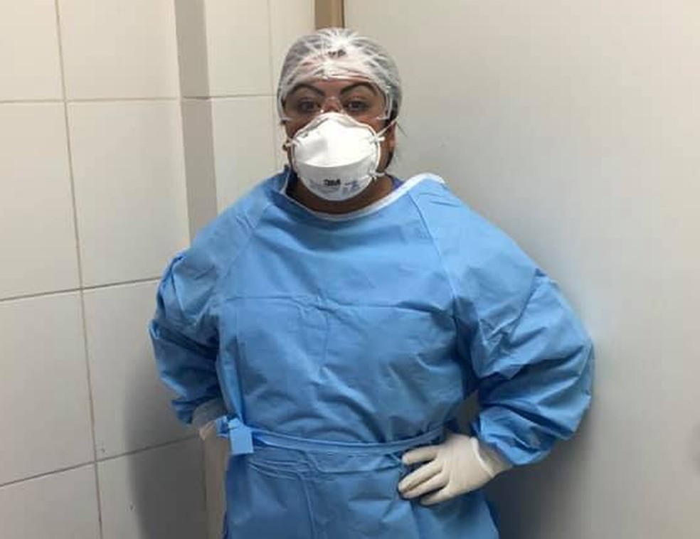 Lidiane Melo, a enfermeira que viralizou nas redes sociais com a técnica da mãozinha — Foto: Reprodução/Redes sociais