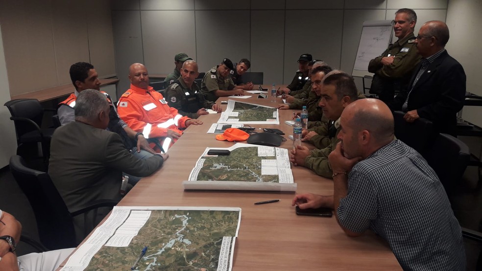 Comandantes de operações em Brumadinho se reúnem com israelenses em aeroporto na Grande BH — Foto: Divulgação